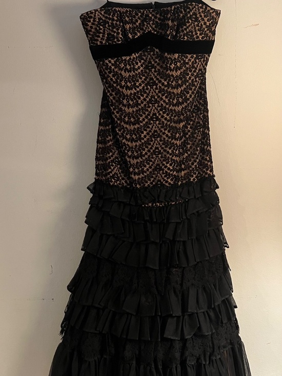 Carmen Marc Valvo Dresses & Skirts - Carmen Marc Valvo Strapless Couture Beaded Gown w/ Tiered Ruffle Skirt (2005)